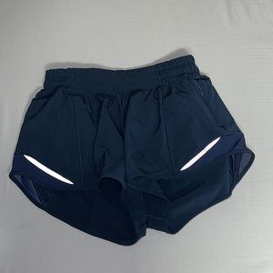 Lululemon Hotty Hot shorts 2.5”